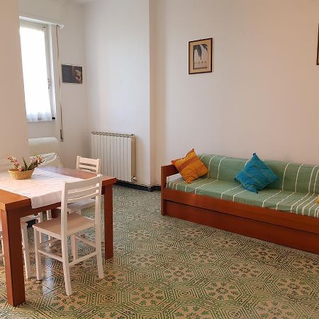 Lorenzo'S Charming Flat Monterosso al Mare Bagian luar foto